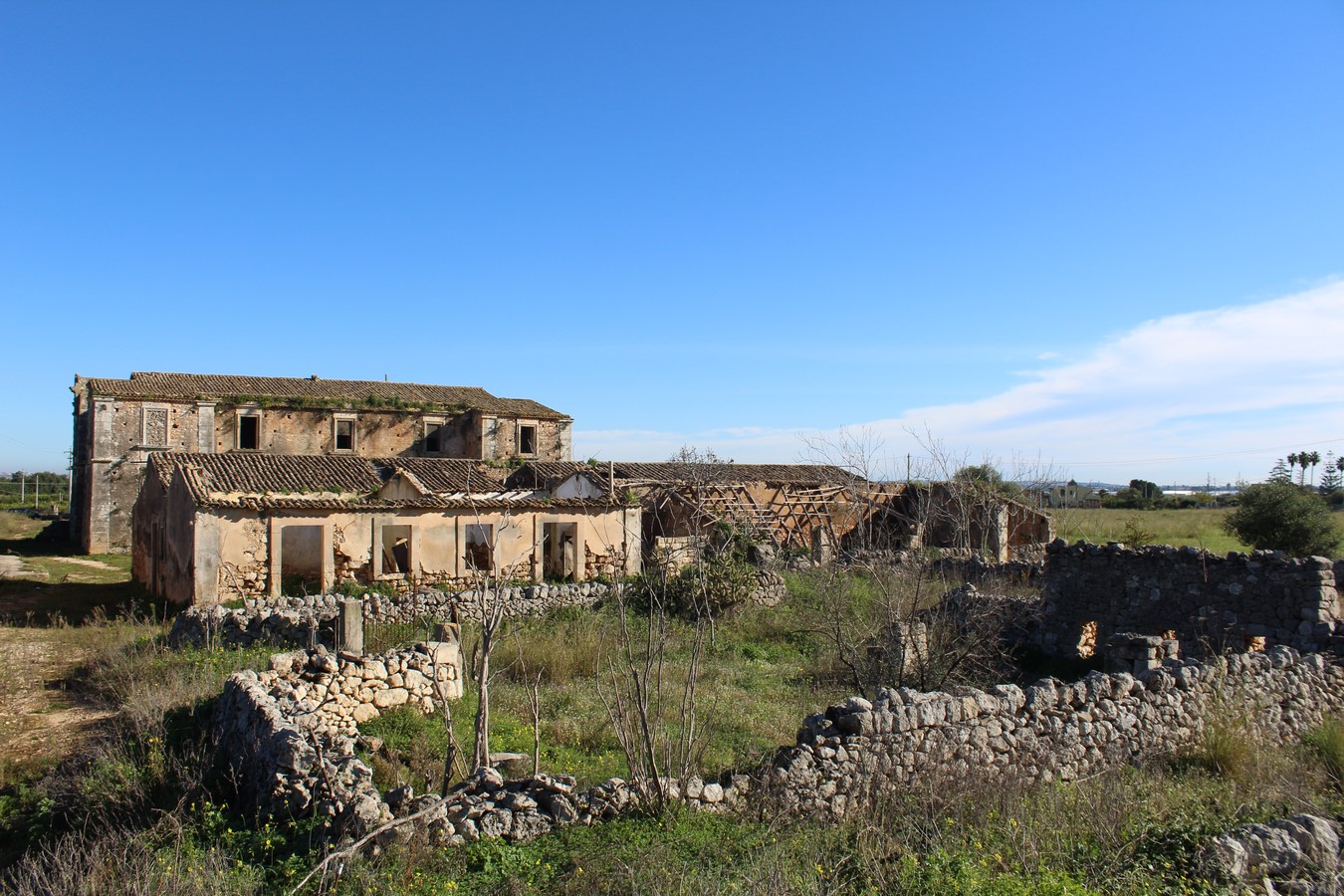 Masseria da ristrutturare con terreno in vendita a Siracusa Sicilia