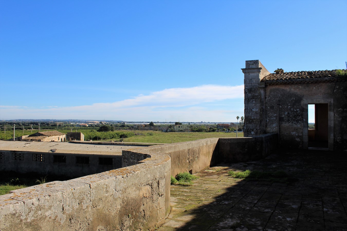 Masseria da ristrutturare con terreno in vendita a Siracusa Sicilia