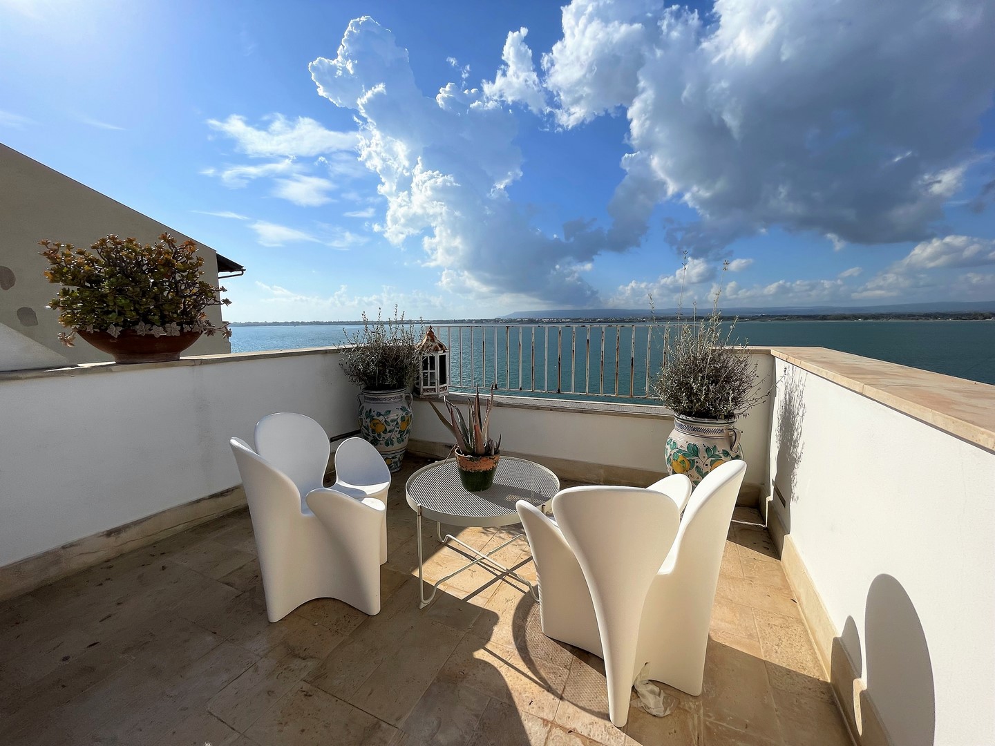 appartamento con terrazzo vista mare vendita ortigia