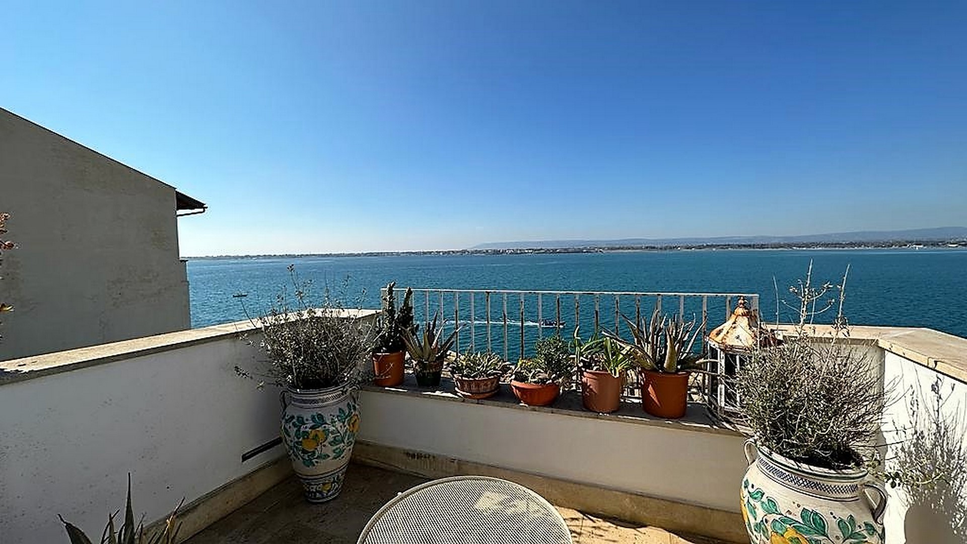 appartamento con terrazzo vista mare vendita ortigia