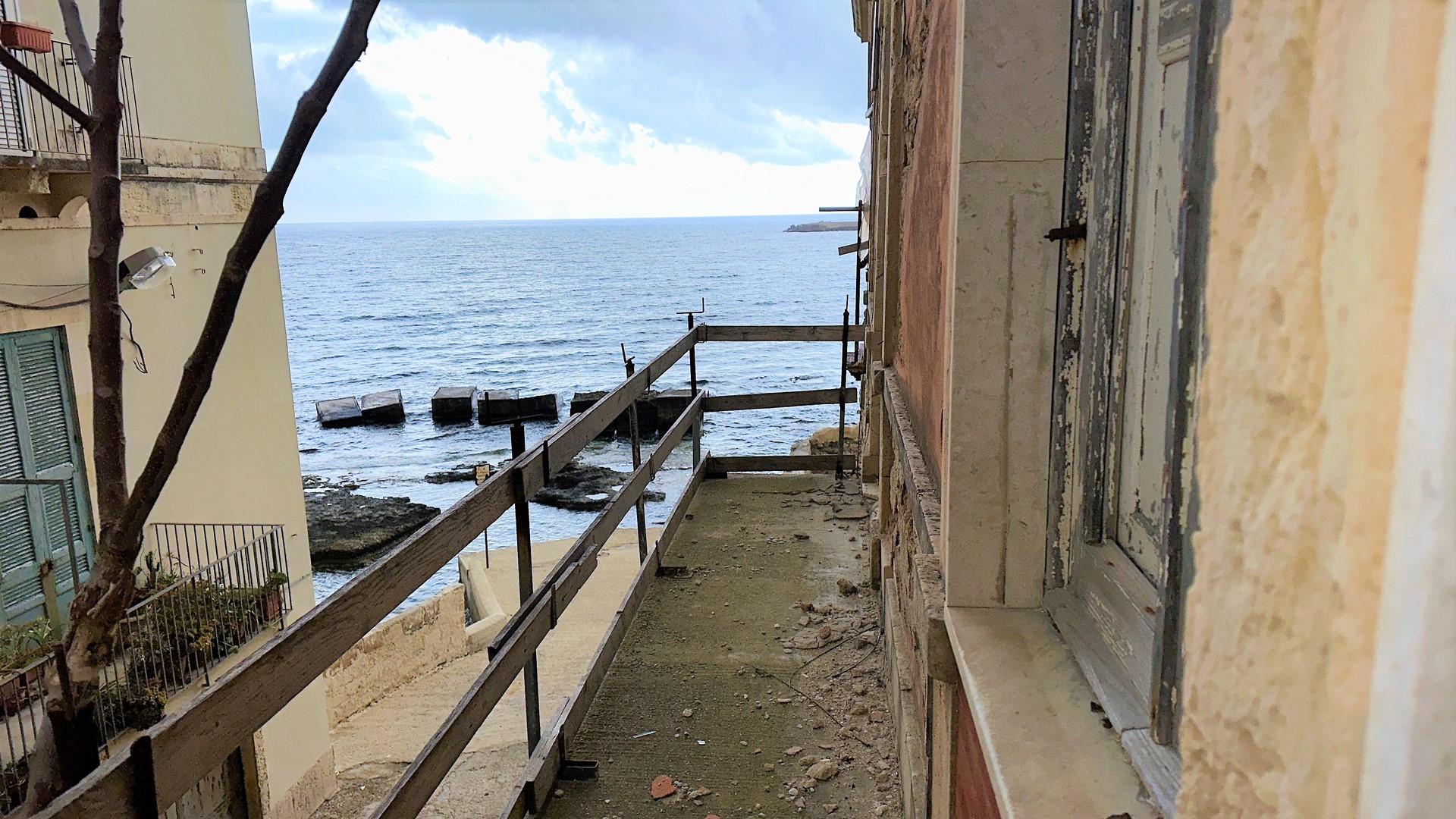 indipendente con terrazzo vista mare vicino ortigia