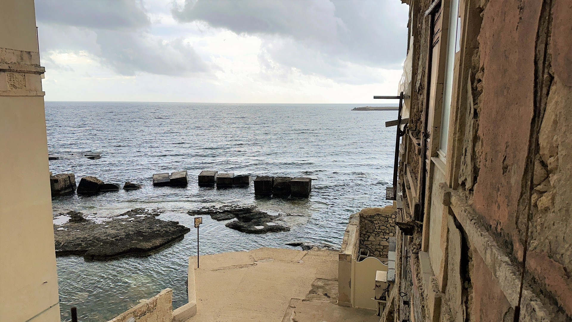indipendente con terrazzo vista mare vicino ortigia