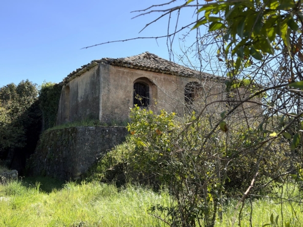 caseggiato con terreno per albergo in vendita a viagrande catania