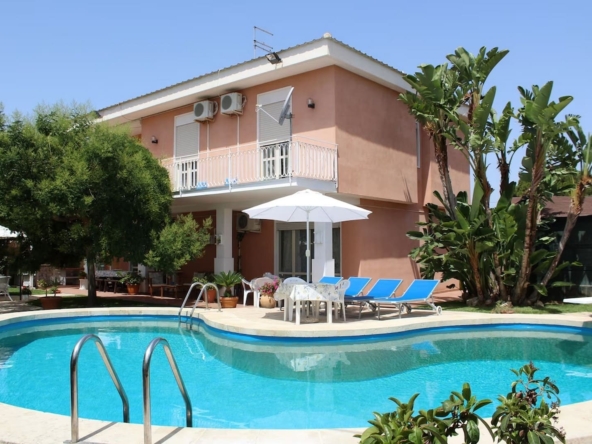 villa con piscina in vendita a siracusa