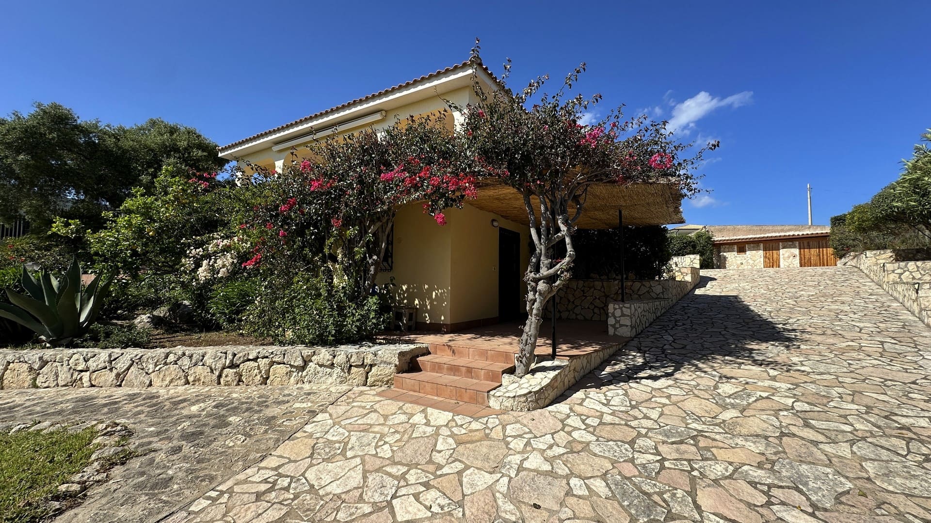 proprietà vista mare con giardino in vendita al plemmirio siracusa sicilia